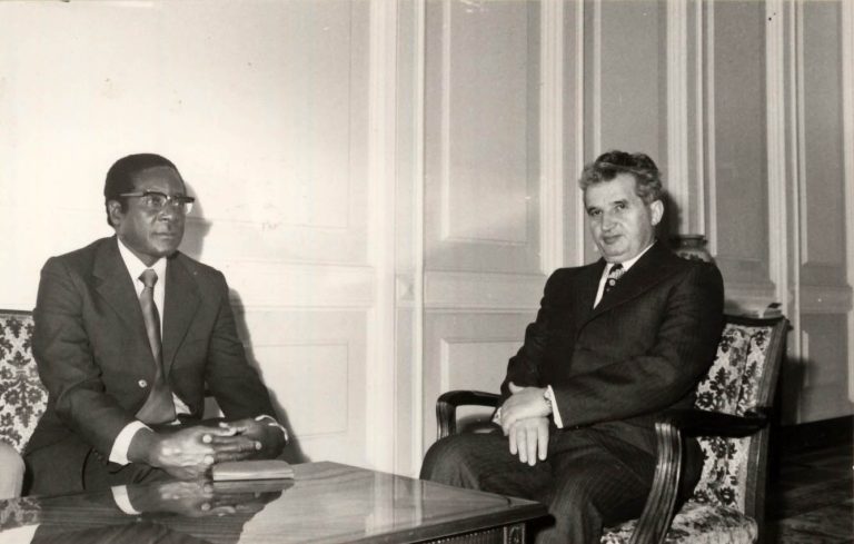 Mugabe 1976-ban, Romániában, Kép forrása: Wikipédia