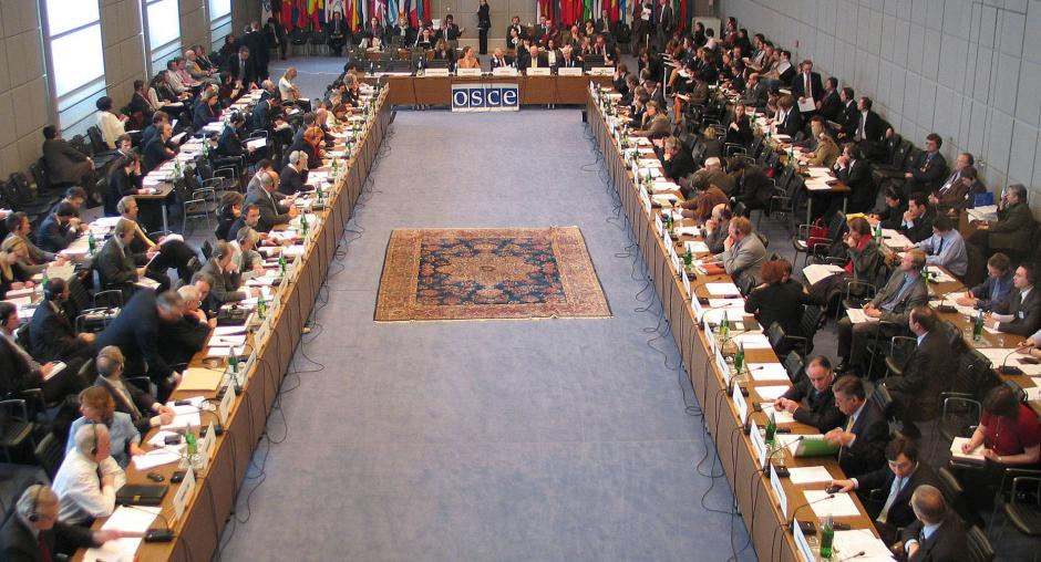 Az EBESZ küldöttei hetente találkoznak a bécsi Hofburg Kongresszusi Központban.